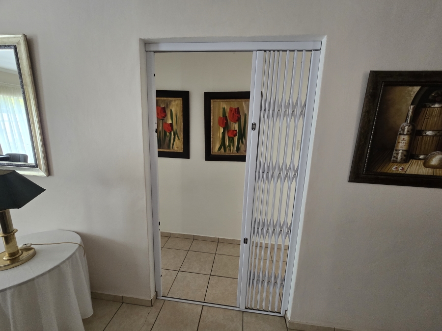 To Let 2 Bedroom Property for Rent in Flamwood North West